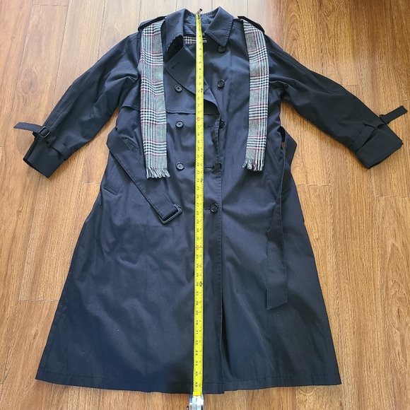 LONDON FOG WOMEN’S TRENCH COAT, Size 12 PET. With Belt, Scaft, Good Condition - Picture 2 of 16